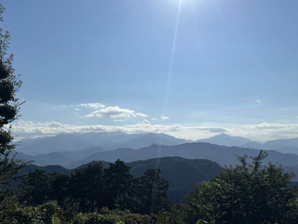 山頂からの山並み